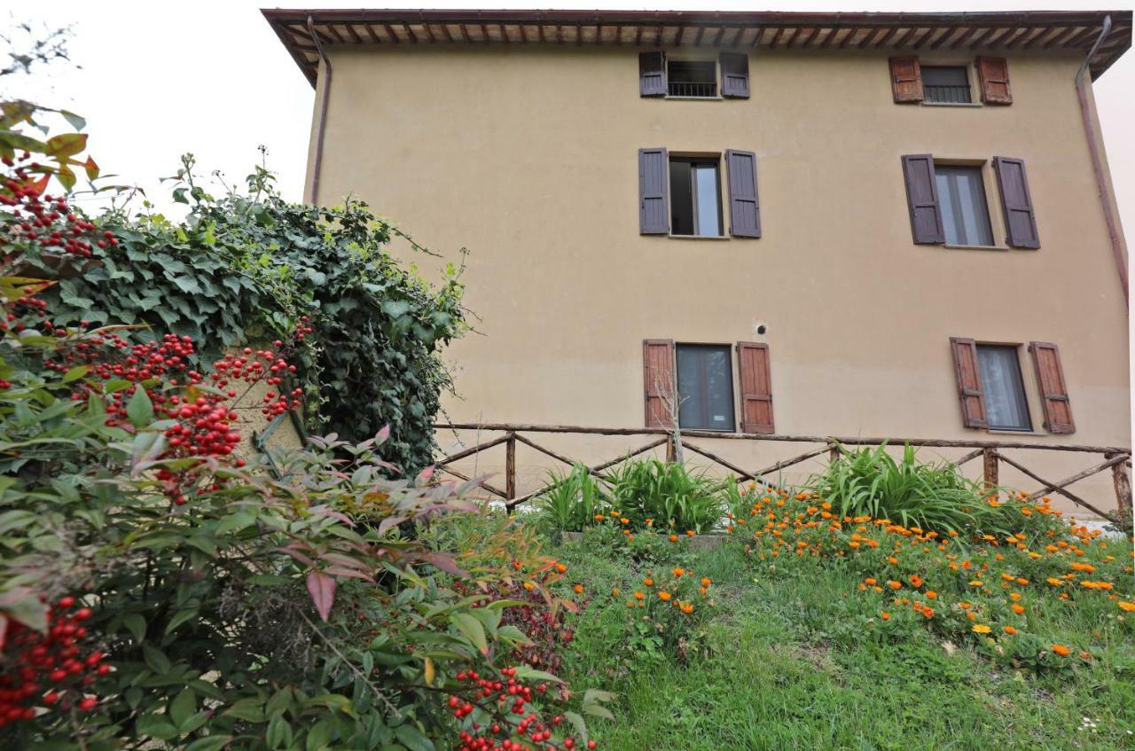 Agriturismo Villa Mozart Nel Verde Gubbio Exterior photo